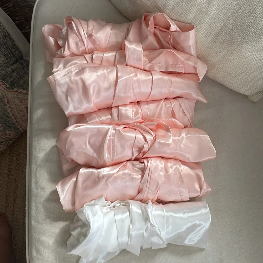 6 piece bridesmaid robe set - Pink and White - Picture 3 of 3